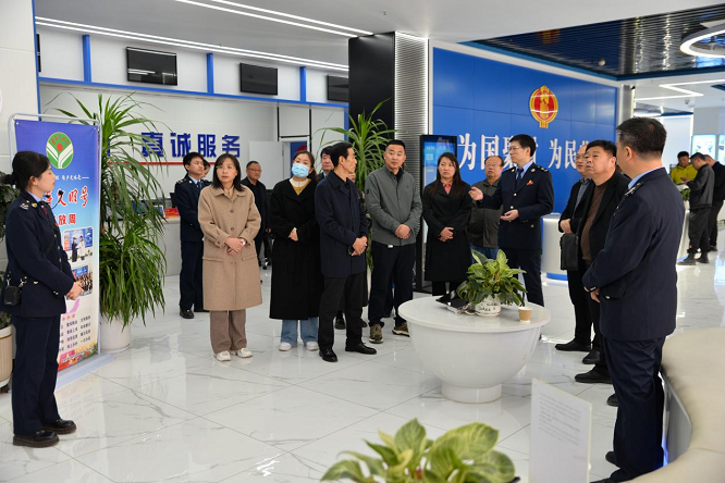 <b>国家税务总局靖边县税务局20名特约监督员受聘上岗  </b>