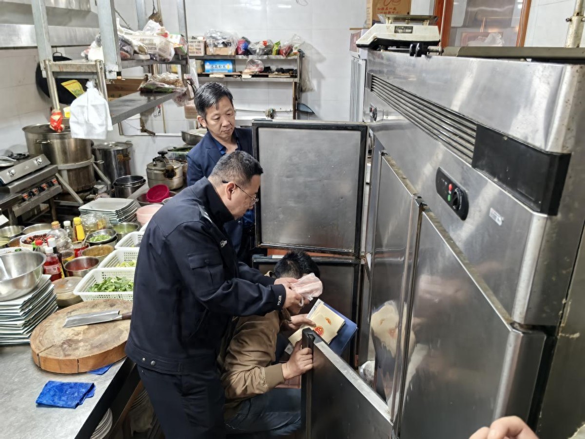 <b>多部门联合出击，西安高新区打响生态安全保卫战</b>