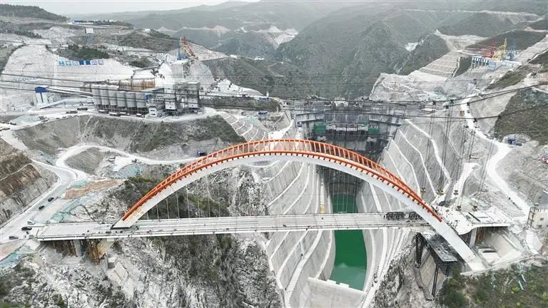<b>陕西东庄水利枢纽工程泾河大桥合龙</b>