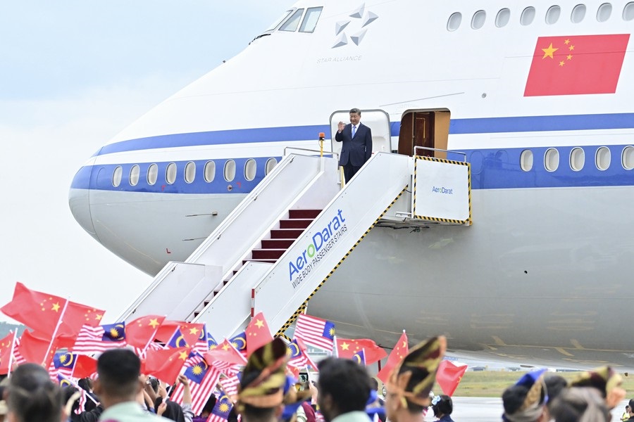 <b>习近平抵达吉隆坡对马来西亚进行国事访问</b>