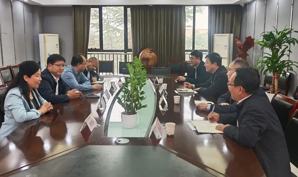 <b>延川县委书记崔亚军带队赴陕西师范大学、陕西师范大学附属中学考察学习</b>