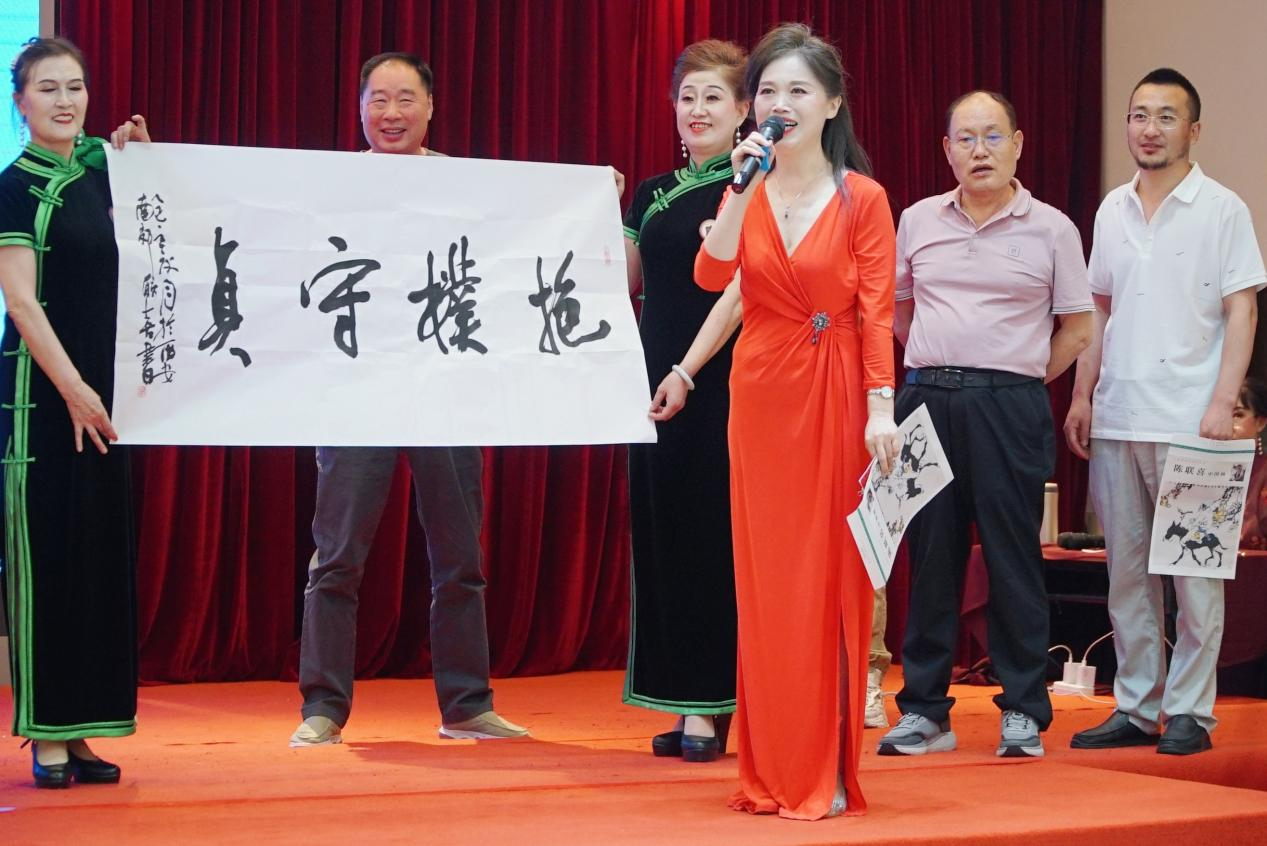 <b>西安市旗袍艺术研究会十周年庆典圆满举行</b>