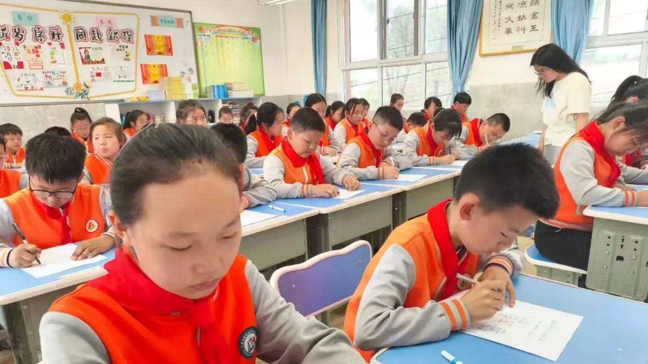 西安市灞桥区老洞小学成语诗词大赛 沉浸式竞技传承文化经典