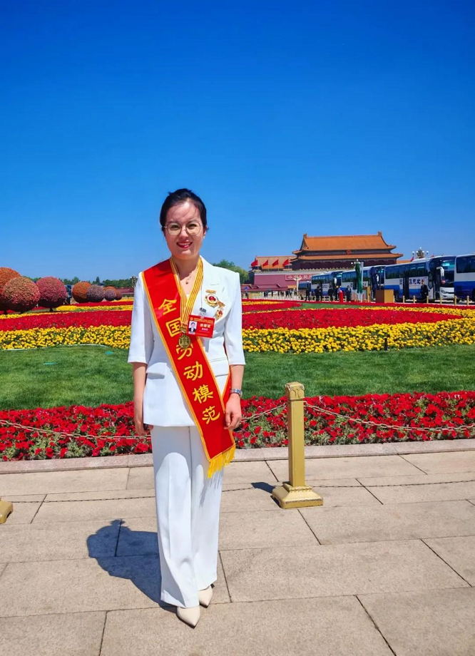 <b>咸阳市新联会理事袁维妮获评“全国劳动模范”  </b>