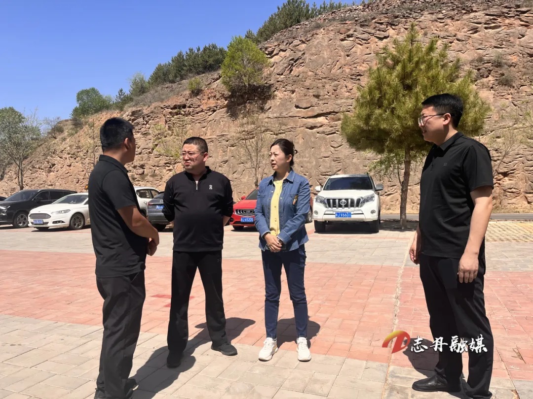 <b>延安市志丹县政府副县长李梅检查假期旅游景区安全工作</b>
