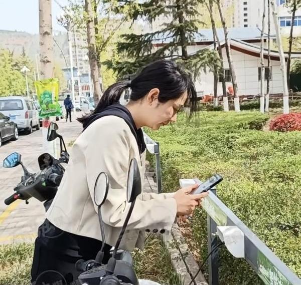 <b>政企协同发力 “满电”服务惠民——宝鸡铁塔低速电动车充电桩项目成效显</b>