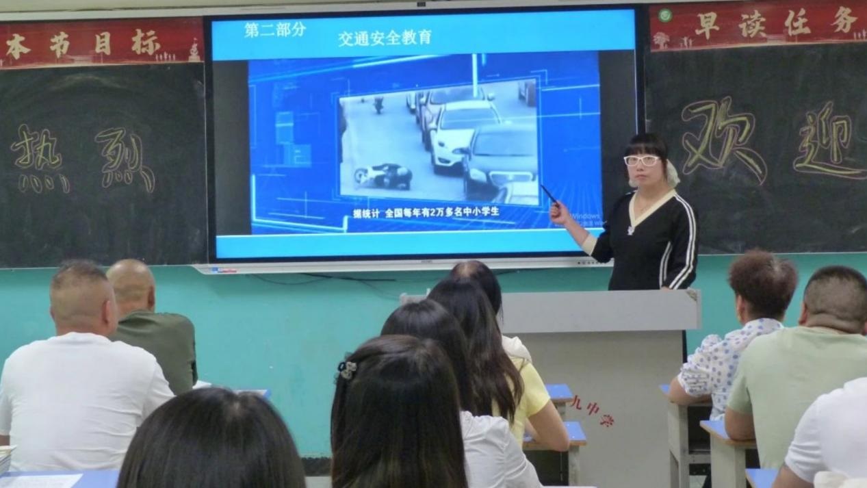 <b>西安市庆华中学十九中学校区：家校携手育英才 国槐树下共成长</b>