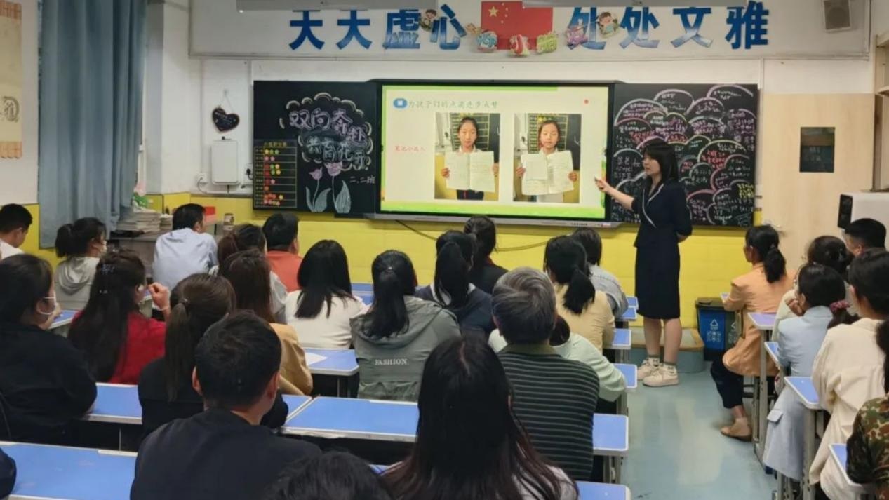 <b>灞桥区东城第二小学主题家长会：凝聚家校合力 共育“四雅少年”</b>