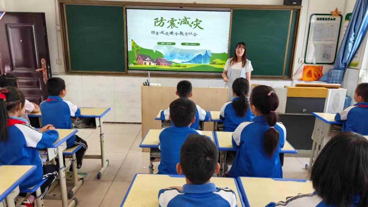 <b>以练筑防！西安市灞桥区官厅小学开展防震应急演练活动</b>