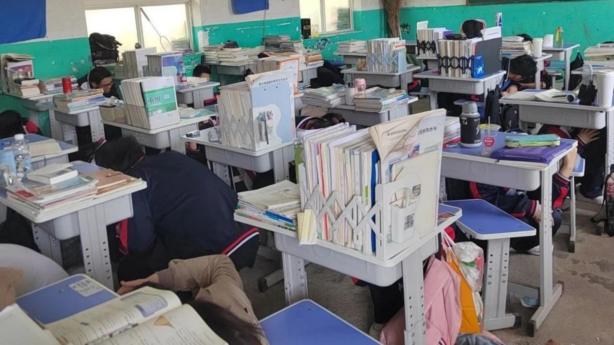 <b>西安市第十九中学开展防震疏散演练 筑牢校园安全防线</b>
