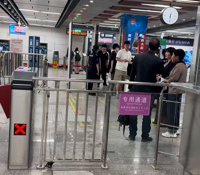 <b>西安地铁1号线三桥站A、D口为何一直不开通？官方回应    </b>