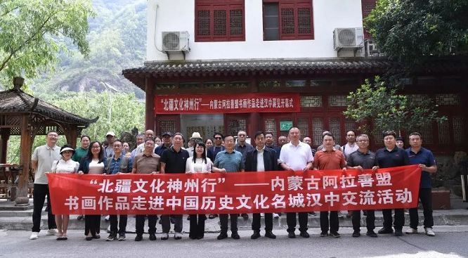 <b>内蒙古阿拉善盟文联来汉开展文化交流活动  </b>