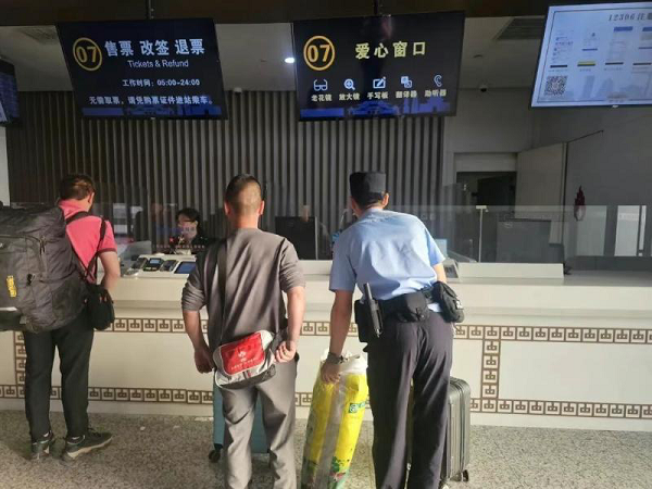 经开公安“暖心警事”，搭起服务群众“连心桥”