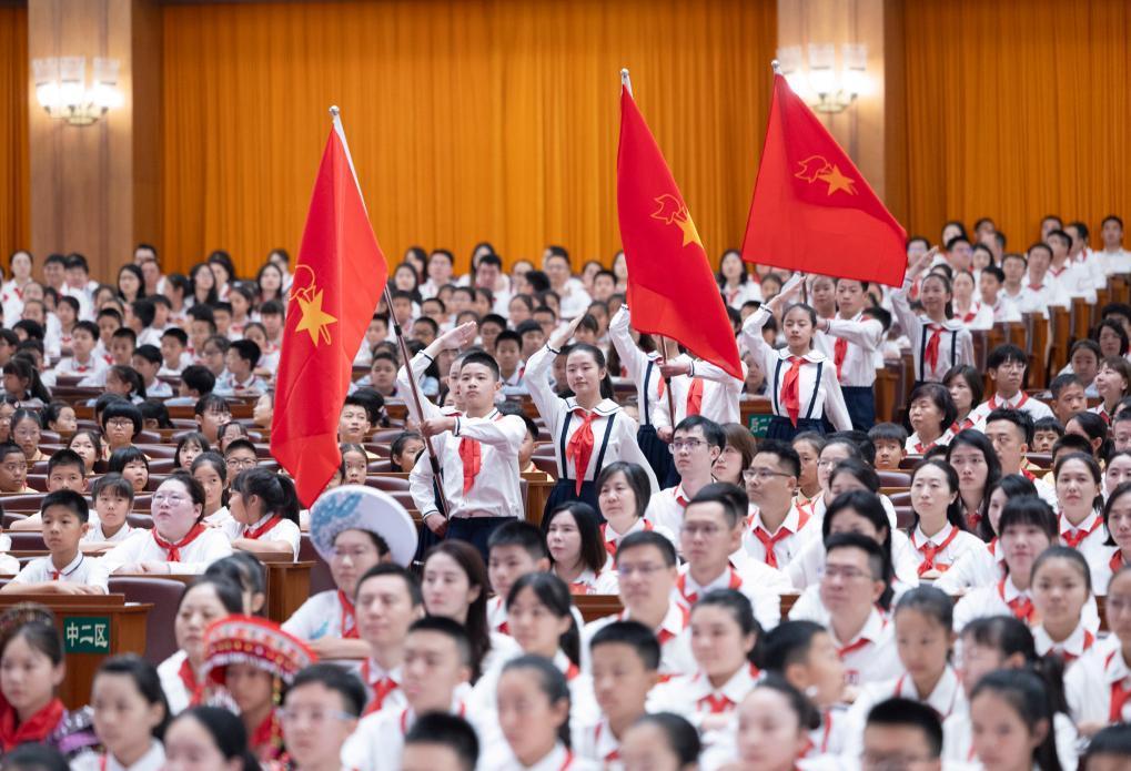 <b>时政微观察丨总书记深情寄望“小树苗”</b>