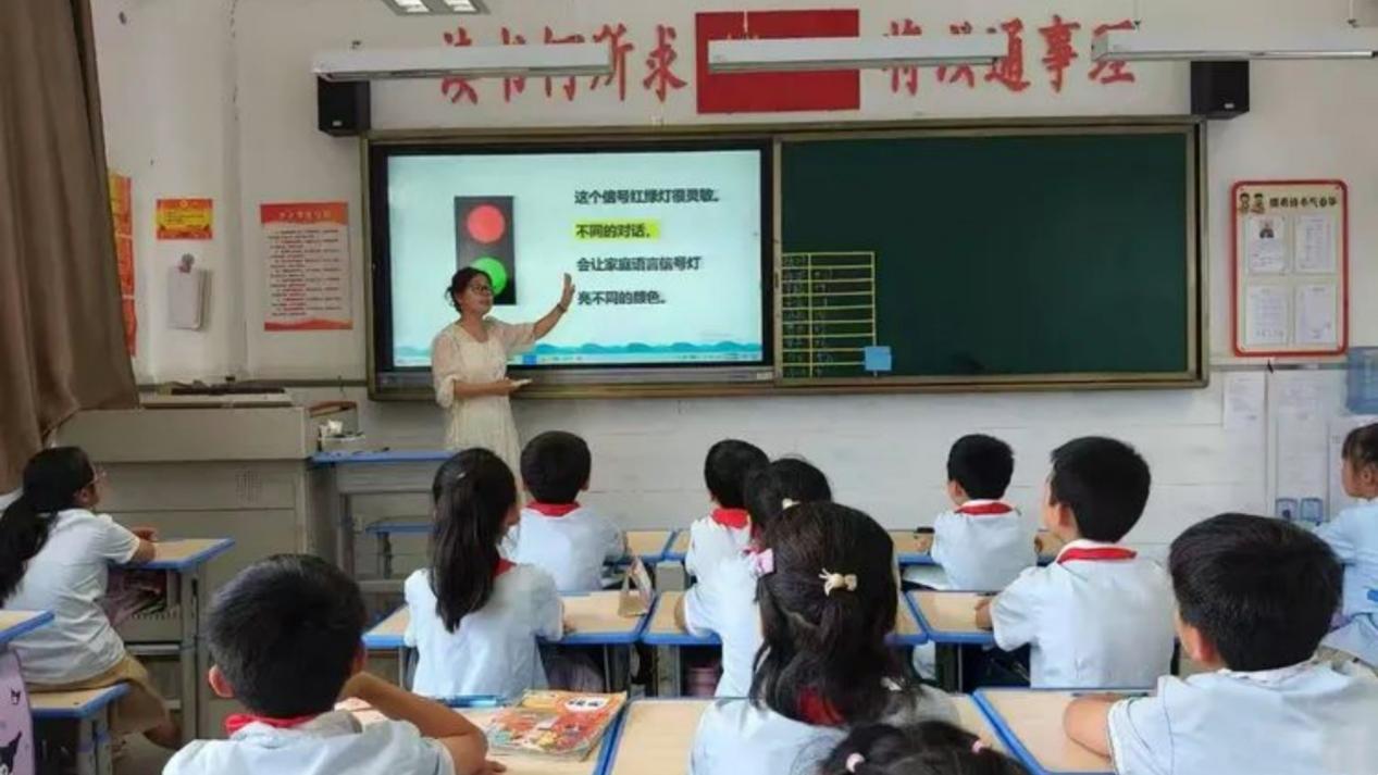 <b>灞桥区东城第六小学创新健康教育：用“红绿灯”点亮家庭沟通之道</b>