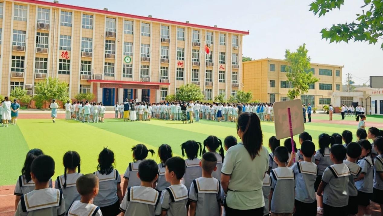<b>百名幼儿探秘热电小学：航模、轮滑、古诗吟诵开启“小学初体验”</b>