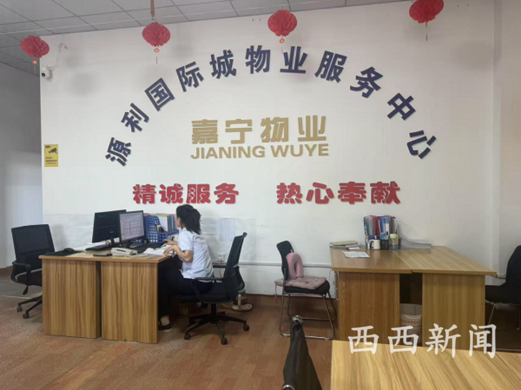 <b>西安一小区交房两年仍用临电，高温天频停电居民困扰</b>