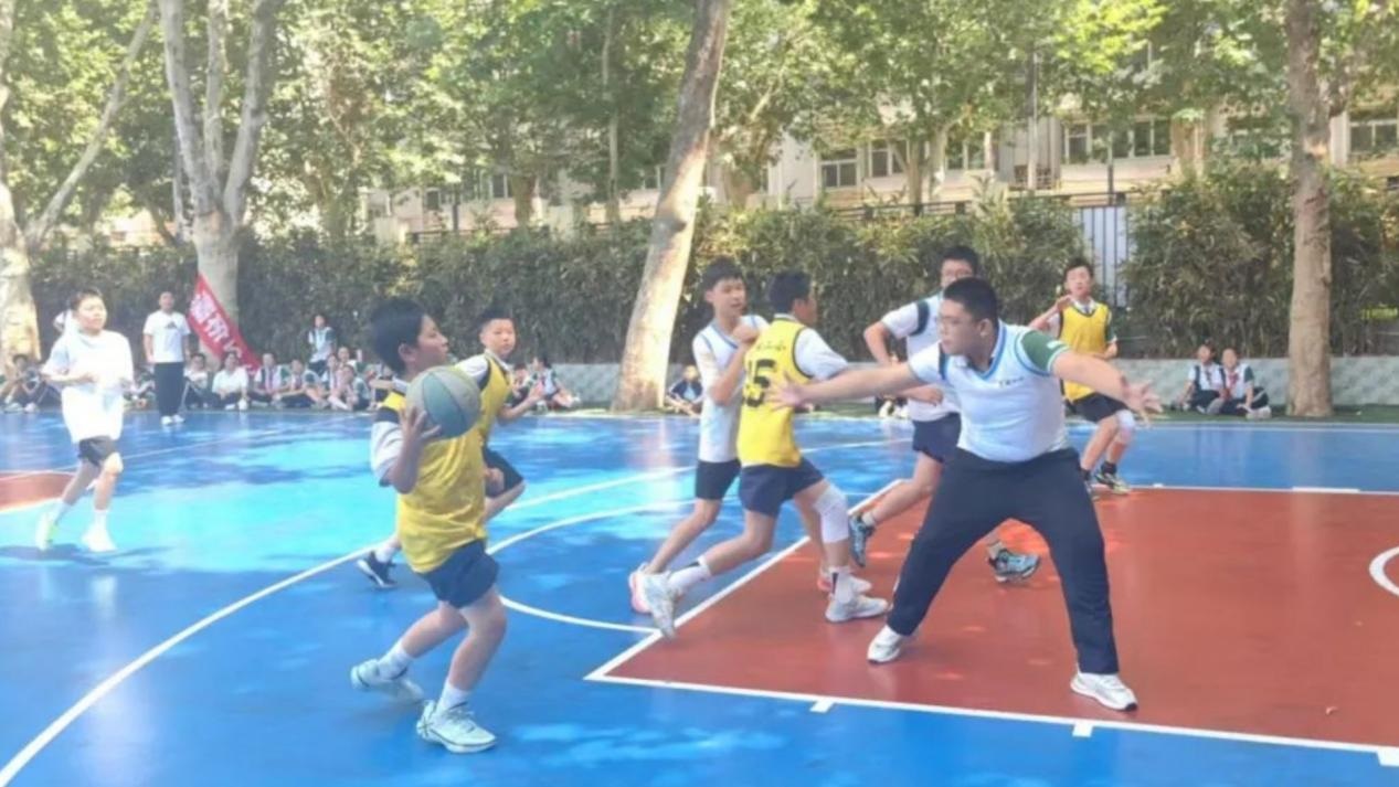 <b>毕业季最后一投！西安市灞桥区东城第二小学篮球赛点燃青春赛场</b>