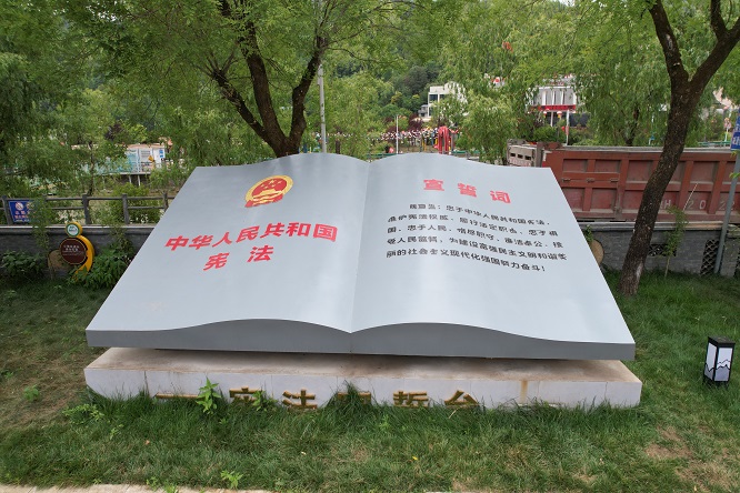 <b>侠骨柔情的普法女将——记全国“八五”普法中期表现突出个人郭双双  </b>