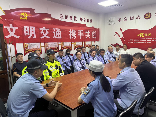 <b>西安交管经开大队多点发力 筑牢交通安全“防护网”</b>