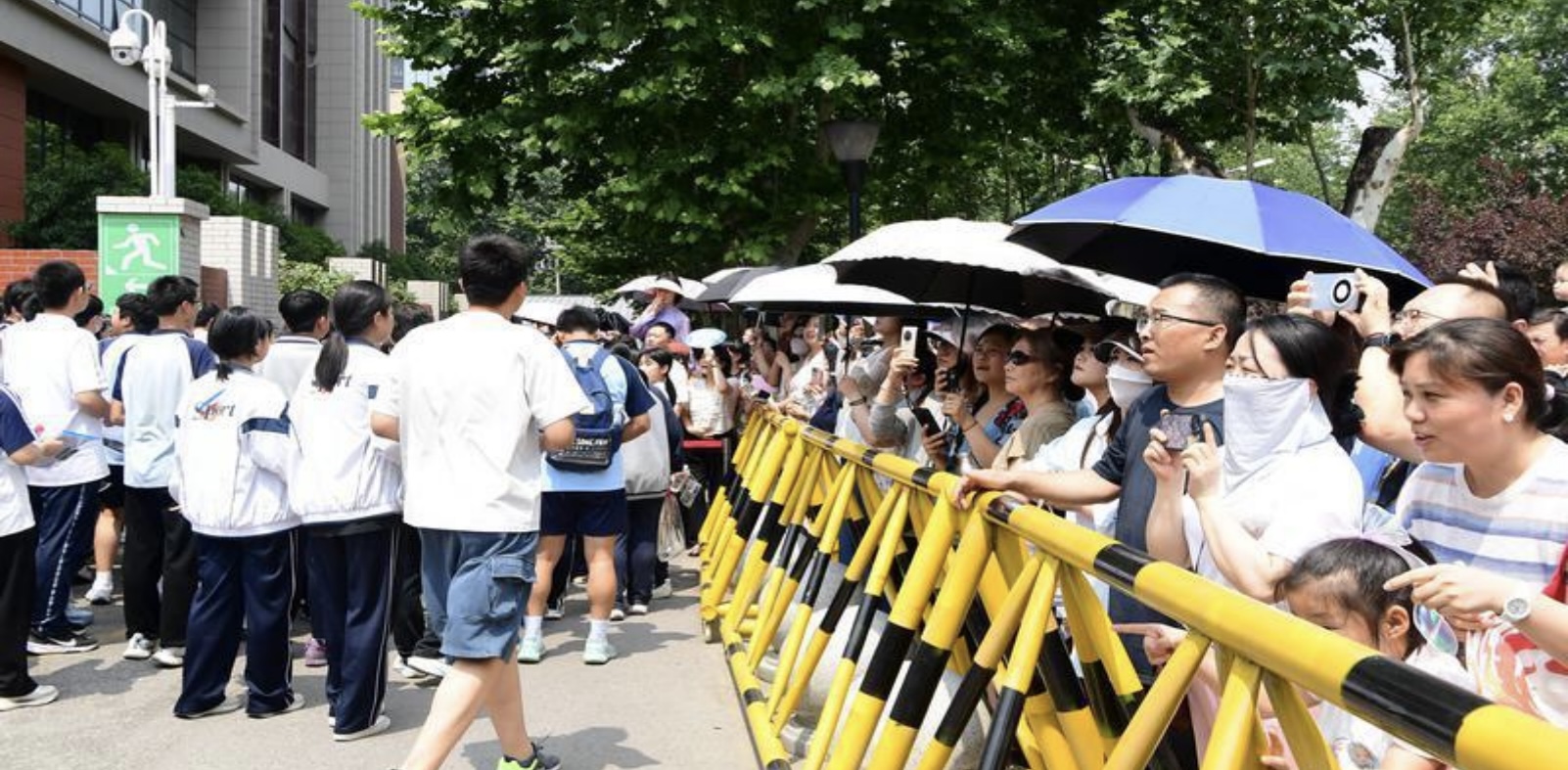 <b>全力以赴，笑对成长！直击2025年陕西中考现场</b>
