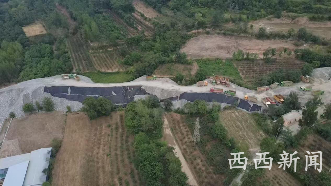 <b>废石废渣侵占乡村土地，河南灵宝矿山治理被质疑</b>