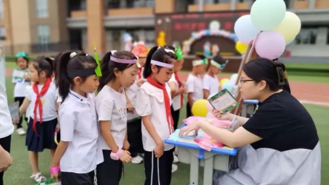 <b>西安市灞桥区席王中心小学一二年级无纸化测评 众学子荷塘探趣</b>