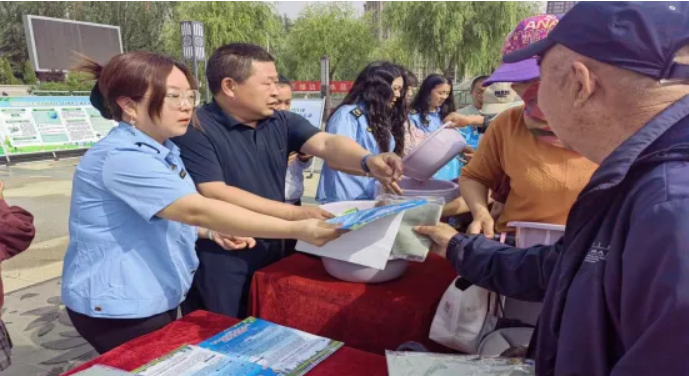 <b>榆林市生态环境局靖边分局积极开展主题宣传活动  </b>