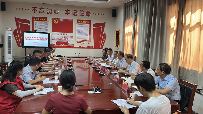 <b>商洛市慈善协会举行爱心企业捐赠座谈会暨集中捐赠仪式    </b>