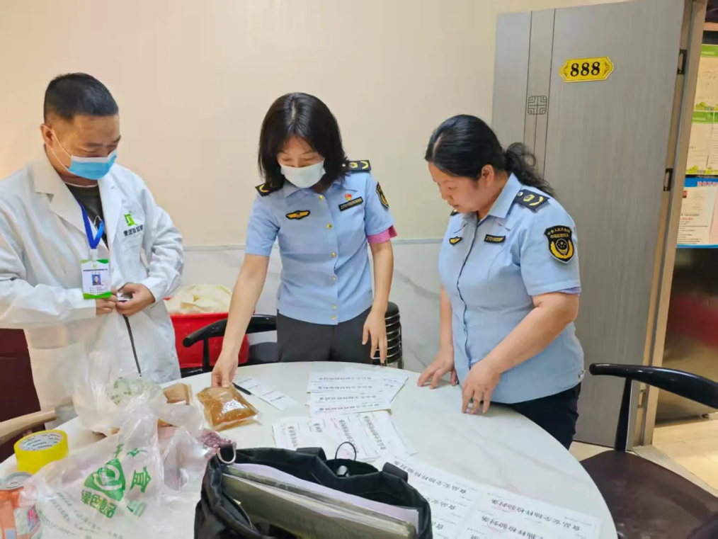 西安经开区市场监管部门开展夜市食品安全监督检查