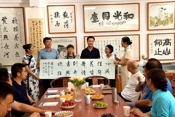 <b>秦岭深处的文学盛宴：柞水徐家庄一日诞生三大文化IP    </b>