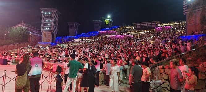 <b> 盛夏音乐盛宴激活洛南清凉之夜  </b>