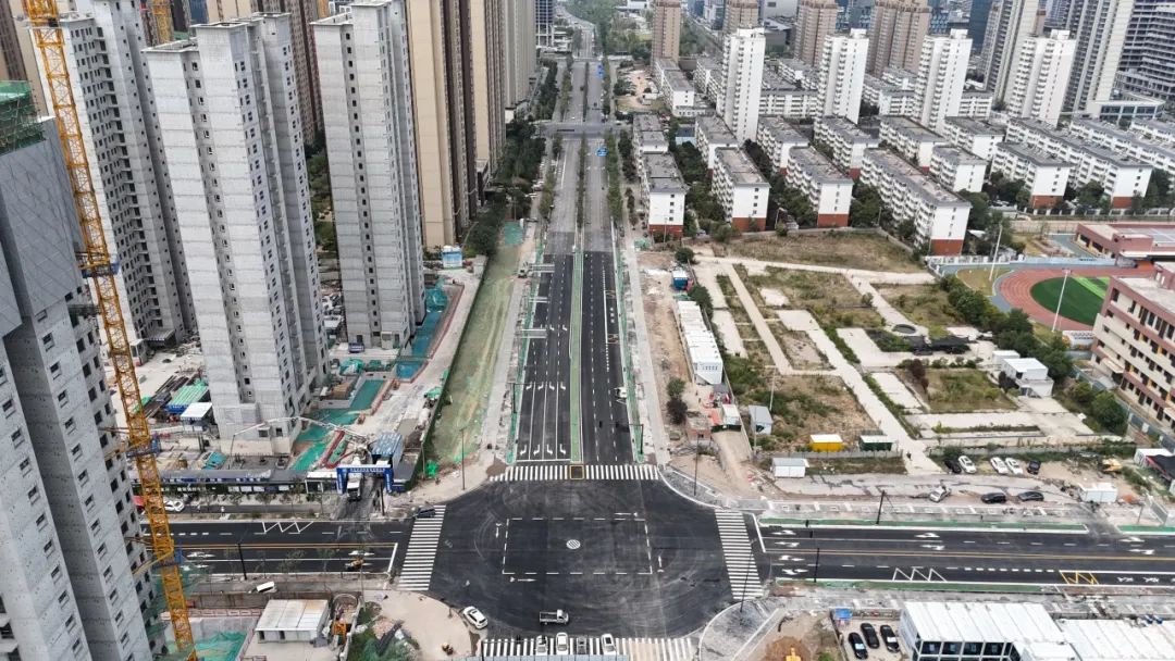 <b>出行更便捷！这两条路正式通车→</b>