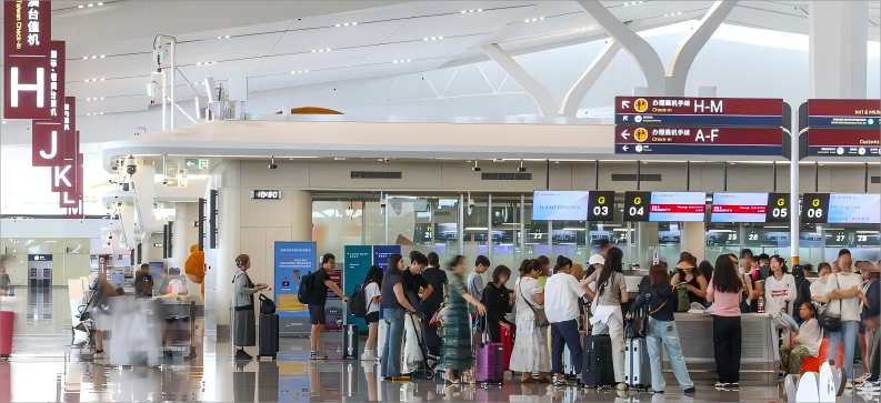 <b>今年暑运西安咸阳国际机场已运送旅客超500万人次</b>