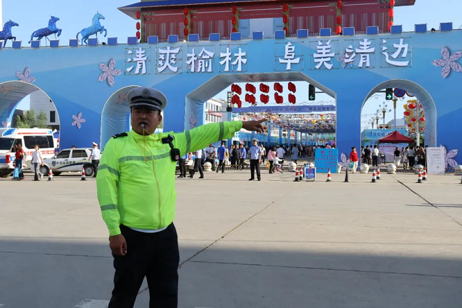 <b>阳光下的守护 | 榆林市靖边县公安局用坚守护航活动平安  </b>