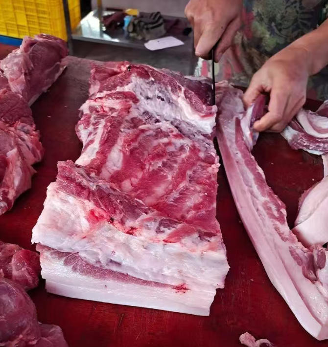 <b>供强需弱！山东猪肉价格环比回落0.62%，羊肉价格持续走低</b>
