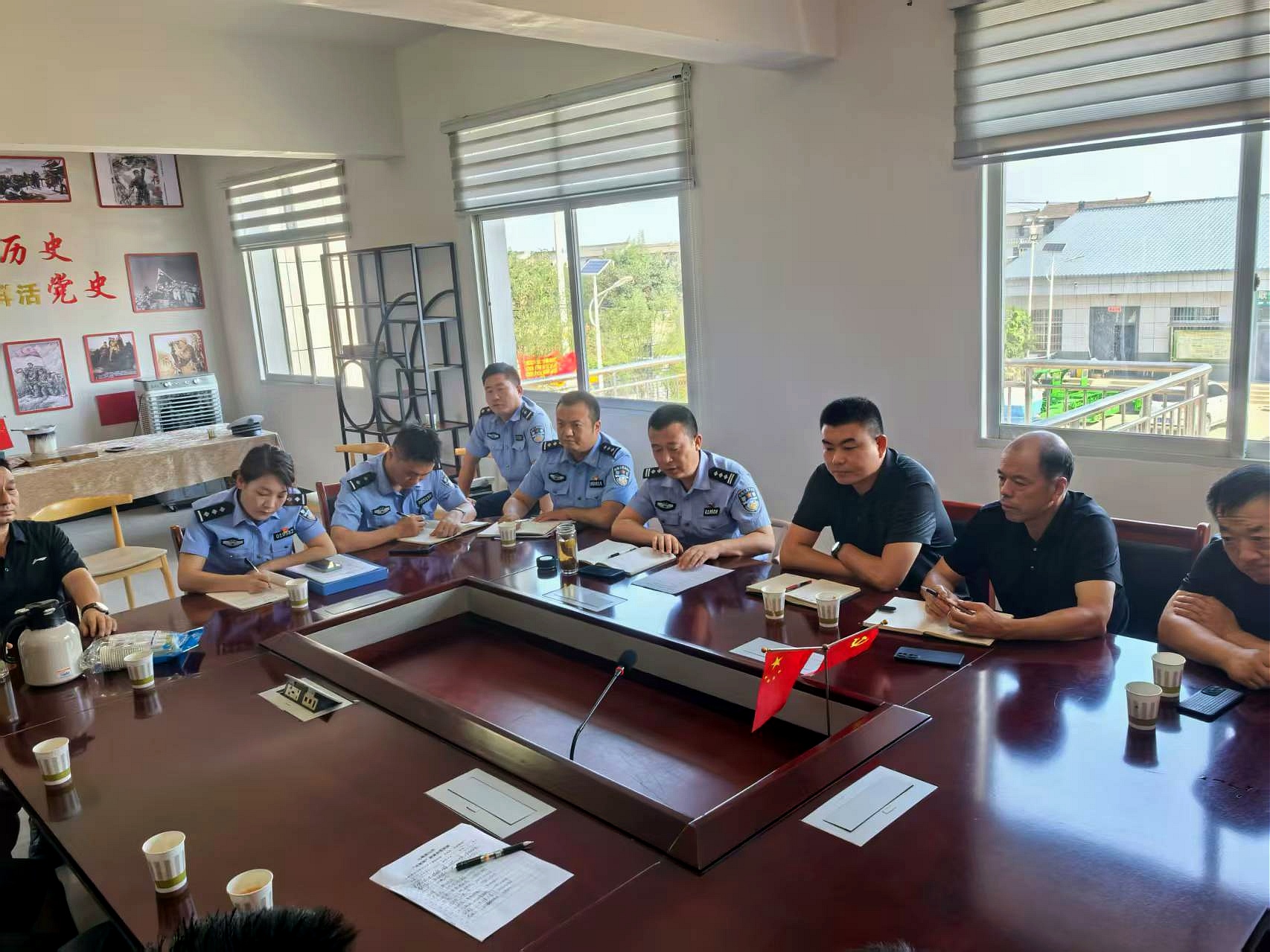 <b>凝心聚力广纳民意 多方联手破难题——周至公安持续开展“进建商”活动</b>