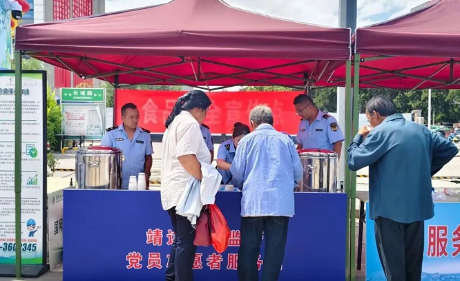 榆林市靖边县市场监督管理局党员志愿服务岗“清凉”护航“七月会”