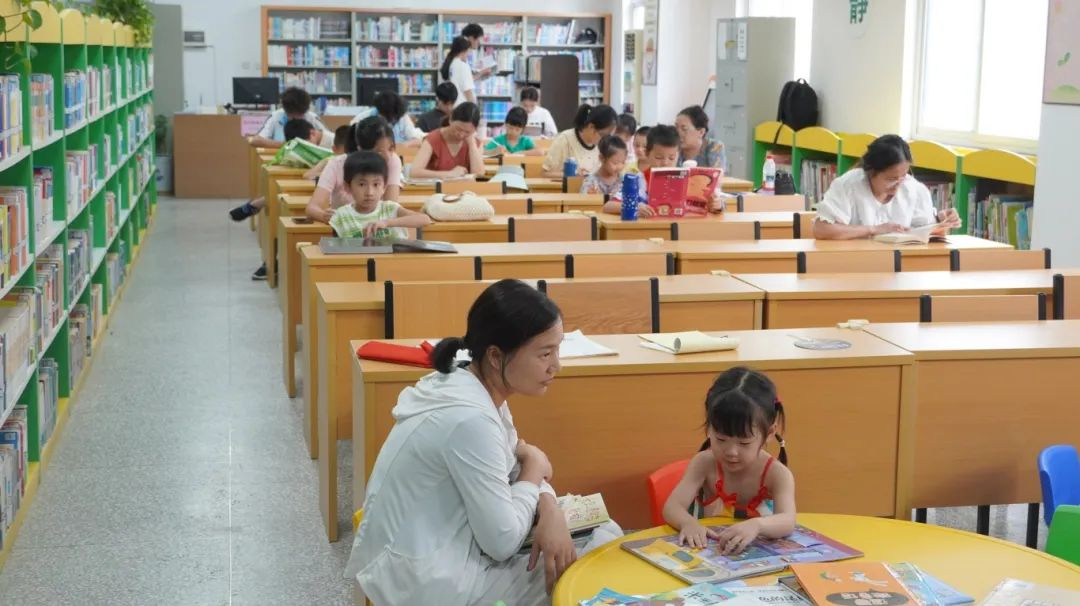 <b>汉中市汉台区：纳凉“充电”两不误 全民阅读书香浓  </b>