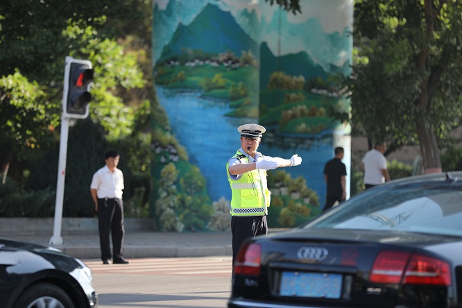<b>榆林市府谷县：下足“绣花功” 畅通平安路  </b>