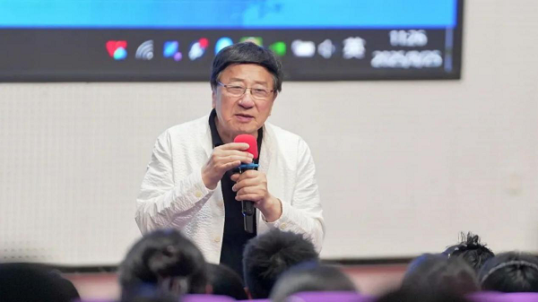 <b>西安市东城二校启动2025-2026学年暑期教师培训 聚焦教育创新与教师专业成长</b>
