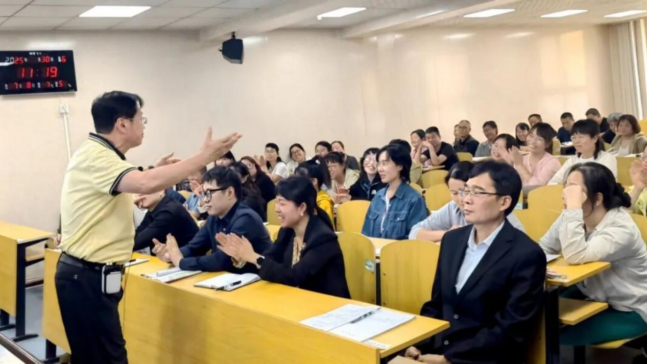 <b>国培专家赵精兵十九中开讲：教学艺术如何让课堂“活”起来</b>