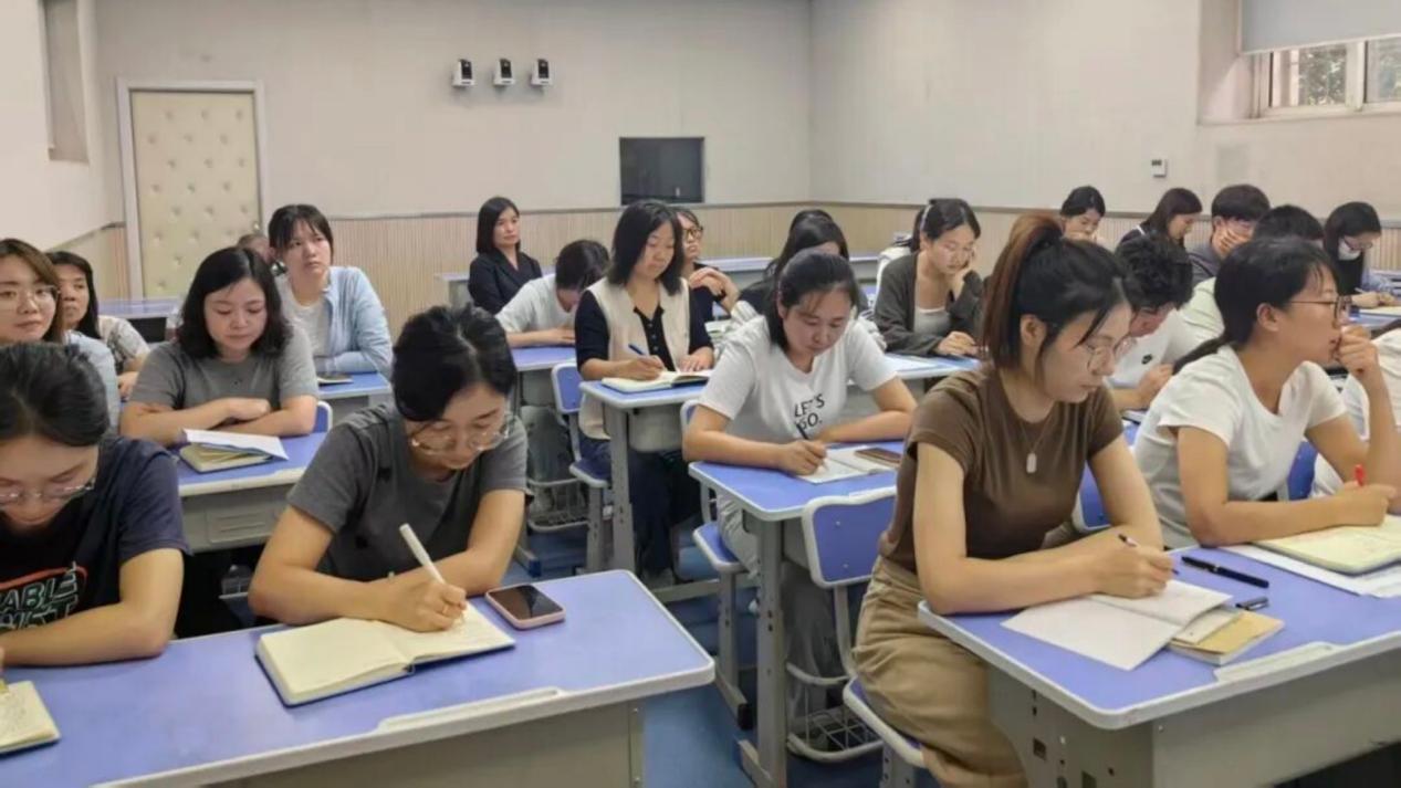 西安市灞桥区东城二小召开班主任会 共启新程聚力育人
