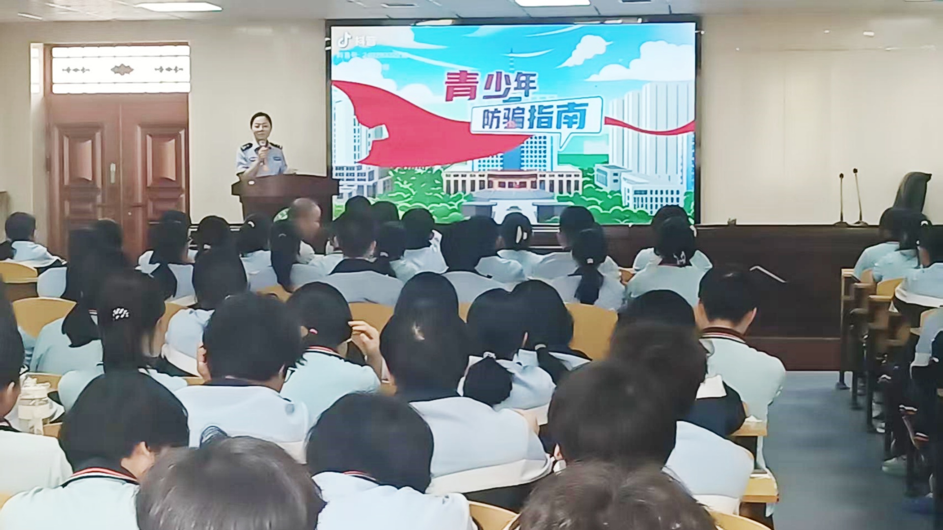 <b>西安市第十九中学系列活动筑牢安全防线 守护青春无诈</b>