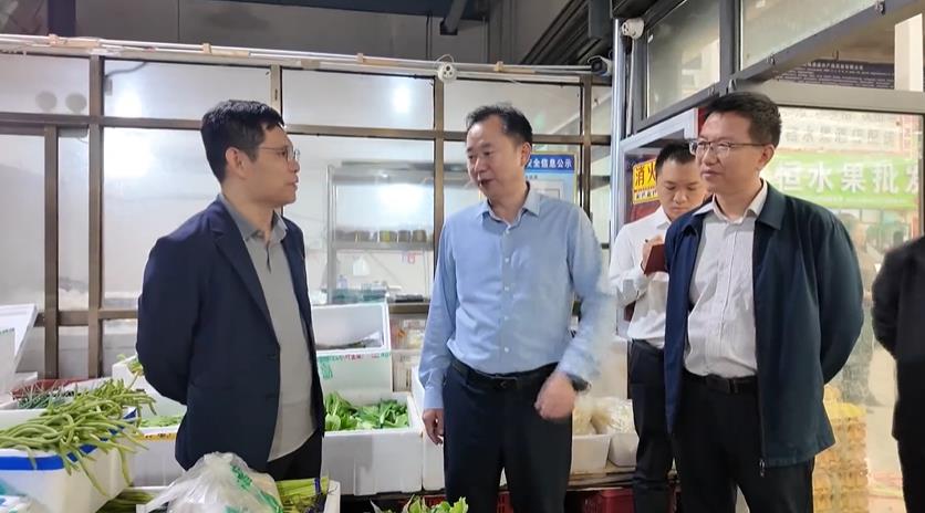 <b>延安市宝塔区委副书记、区长张明走访调研批发零售企业</b>