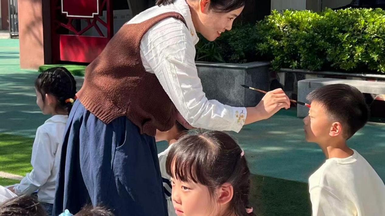 <b>正衣冠启智路，点朱砂润心田 碑林区景龙池小学启智礼传承千年文脉</b>