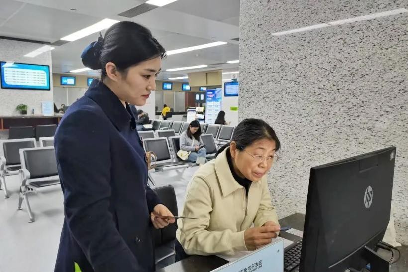 <b>西安经开区：“经心”服务 守护“一老一小”</b>