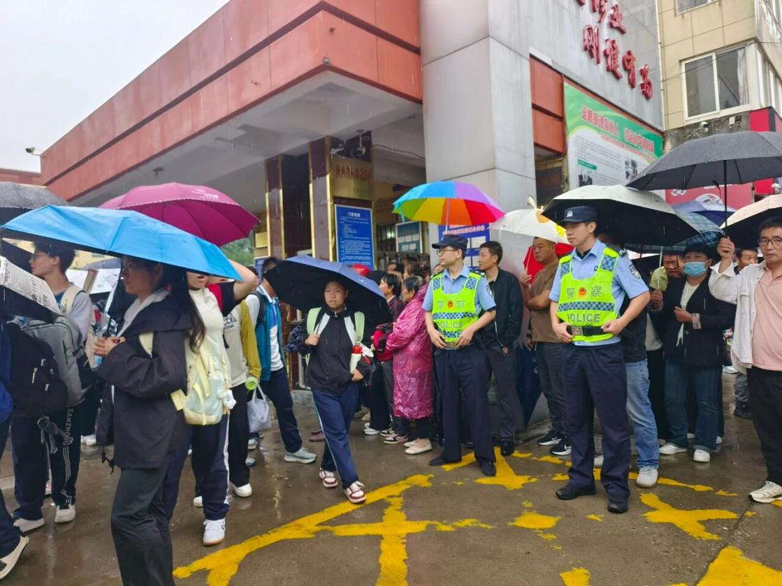 <b>西安周至公安四项举措站好“护学岗” 守好“成长路”</b>