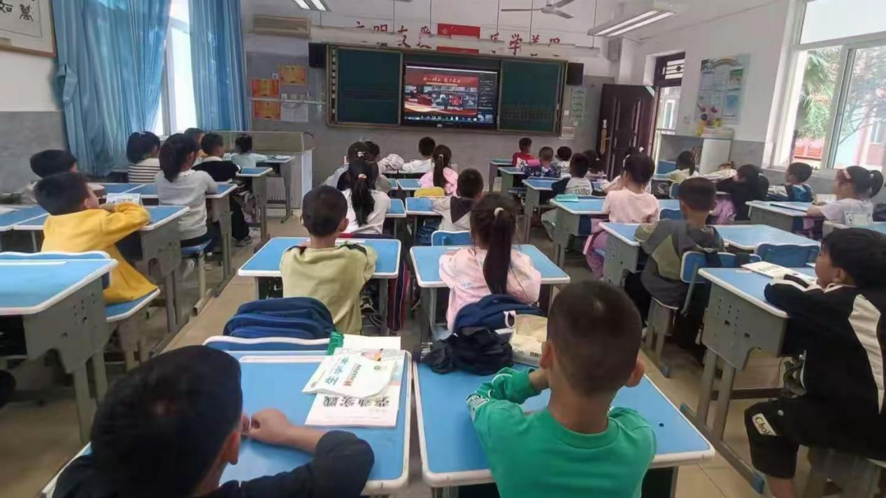 <b>灞桥区老洞小学开展劳动教育主题活动 深耕劳动沃土培育时代新人</b>
