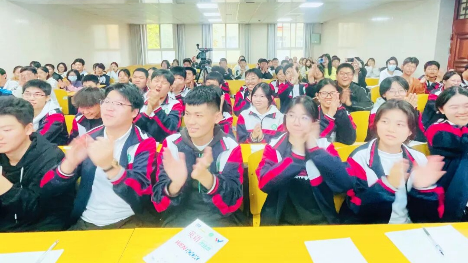 <b>秋阳映槐叶，课堂绽新芽 “国培”专家刘少文演绎“活”的英语教学</b>